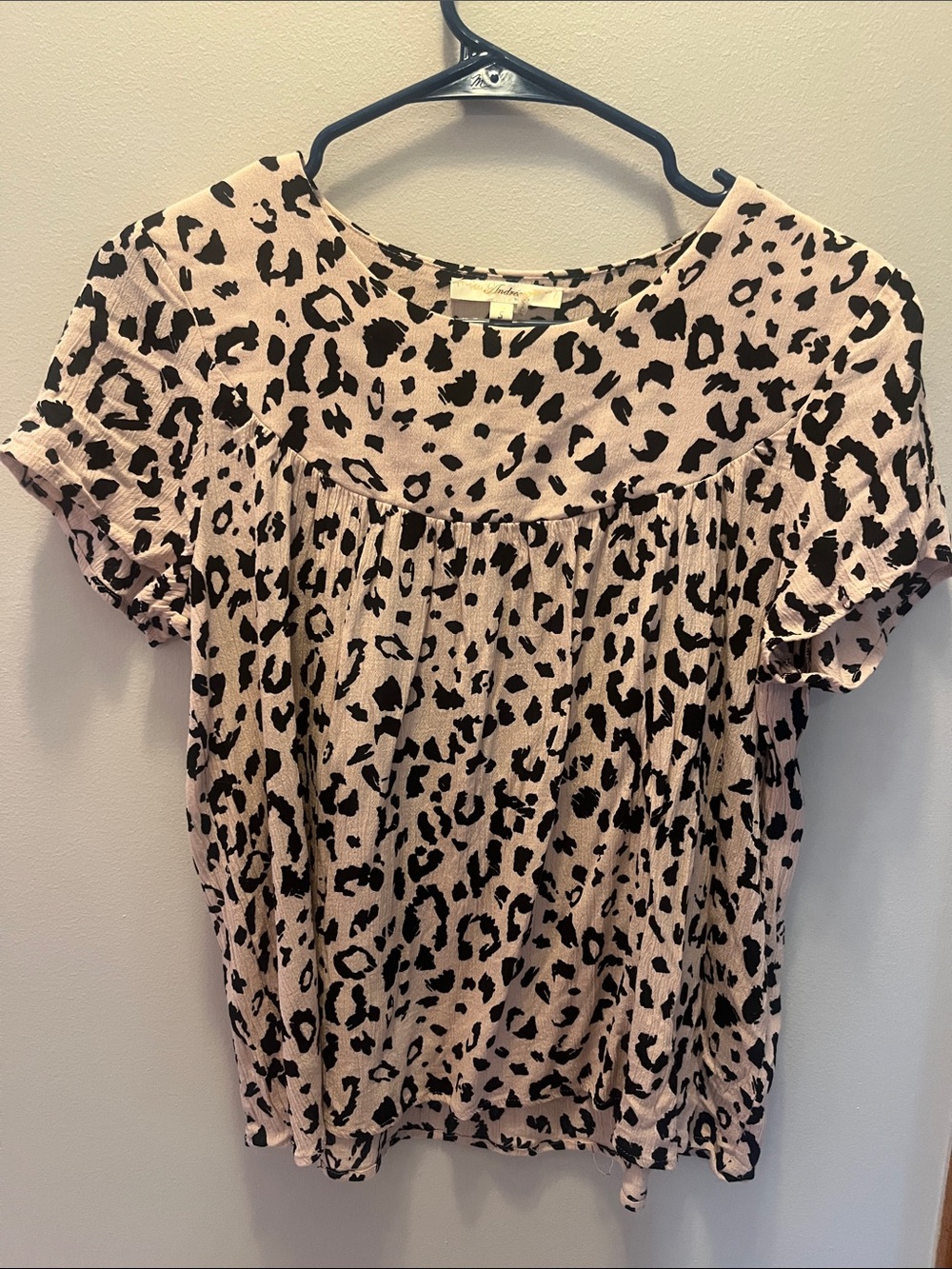 ANDREE BY UNIT Pink Leopard Print Short-Sleeve Blouse